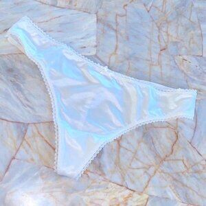 VS  Very Sexy V-string panties Strappy Shimmer Triple Strap Thong  Large White‎